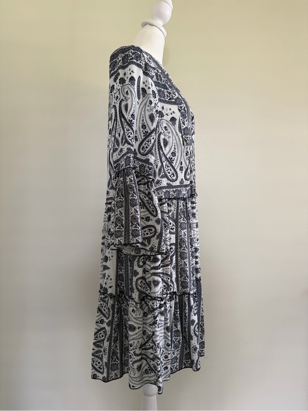 Has Pockets!! - Picture 3 of 12